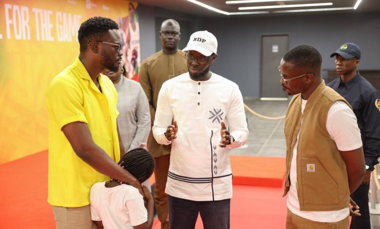 bal-:-president-diomaye-aux-cotes-des-acteurs-culturels,-retour-en-images